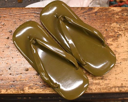 エナメル草履