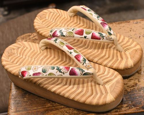 縞表付舟形にいちご柄文庫革花緒