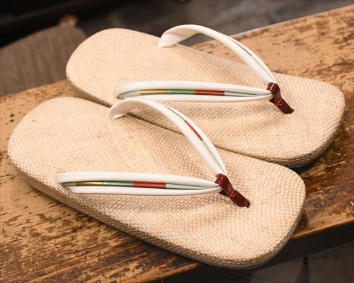 ケンマ草草履にエナメル一本どっこ花緒