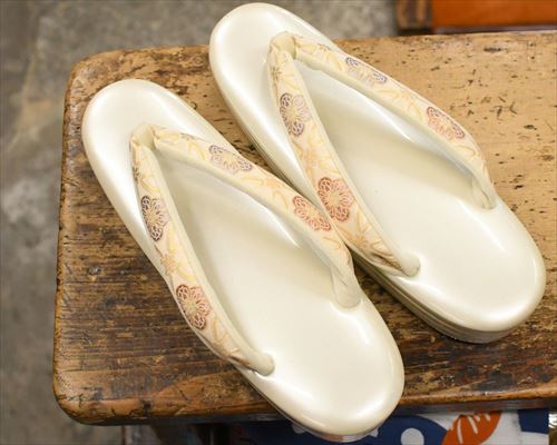 ３分３枚本革草履に名物裂福林花緒