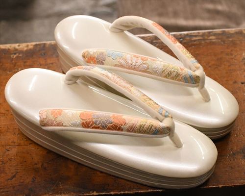 本革草履に錦織花緒
