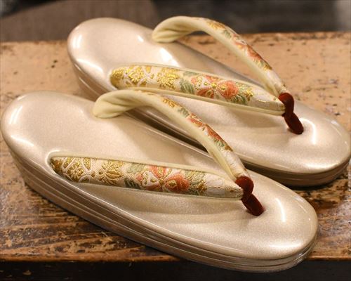 本革草履に錦織花緒