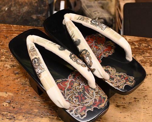柄入り芳町に唐獅子柄刺繍花緒