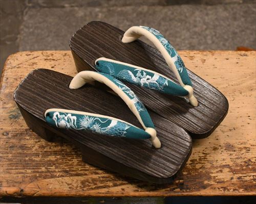 焼き相小町に龍柄刺繍花緒