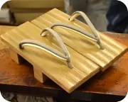 胡麻竹真角にタピール二石花緒（鼠・白なめし）