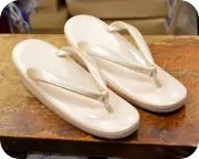 １の３枚芯本革エナメル草履にエナメル花緒