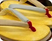 上履きに手もみ本麻水引花緒　前壷