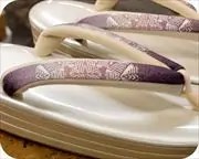 ３分３枚芯本革エナメル草履に正絹福林花緒　花緒