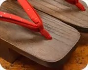 焼き芳町にあられ柄二石花緒　前壷