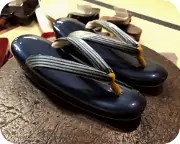１の３枚芯本革エナメル草履に特注花緒