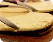 幅狭・直付け南部表雪駄に瓢箪柄印伝江戸褄花緒　花緒