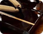 胡麻竹ライン張り溜色真角にシルク印伝内玉花緒　前壷