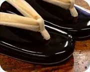 一枚芯草履に合皮福林花緒　前壷