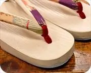相右近に花柄内玉花緒　前壷