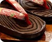 焼き相右近に花柄花緒　前壷