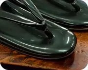１の３枚芯本革草履に共花緒　前壷