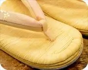 南部表草履に花柄福林花緒　前壷