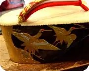 松鶴柄金蒔絵ぽっくり　前壷