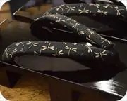 黒大艶真角に蜻蛉柄花緒　花緒