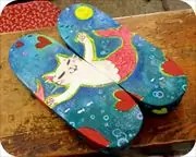 自作絵入り下駄に白鞣し革花緒　花緒