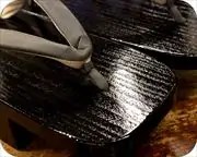 黒捌き大下方に鼠タピール高原花緒　前壷