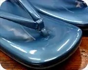 本キルク芯・本革エナメル草履　前壷