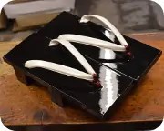 黒大艶真角にエナメル丹頂花緒