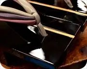 胡麻竹ライン張り真角に本革本三石花緒　前壷