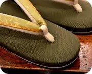 倉敷帆布草履に名物裂福林花緒　前壷