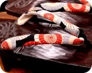 鎌倉彫日和下駄に蛇の目傘柄花緒　　花緒