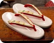 一枚芯草履にエナメル夫婦花緒