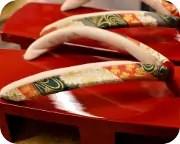 本朱相三味に花柄内玉花緒　花緒
