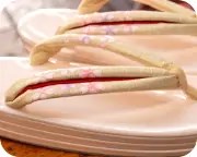 ３分３枚本革草履に花柄一本どっこ花緒　花緒