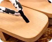芳町に猫柄花緒　前壷
