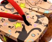お客様自作下駄に赤無地罠丸花緒　前壷