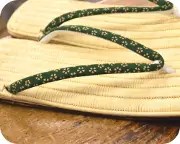 籐表雪駄に小桜柄印伝花緒　花緒