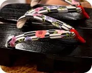 捌き芳町に矢絣・花柄花緒　花緒