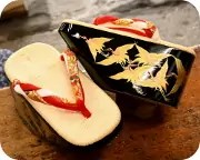 千羽鶴柄金蒔絵付ぽっくりに編み三石花緒