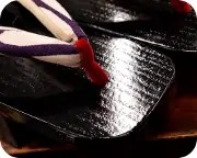 黒捌き芳町にゼブラ柄内玉花緒　前壷