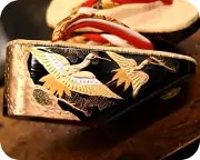 野崎平表付金蒔絵ぽっくり　前壷