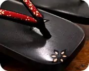 紋紗塗り芳町に花吹雪柄印伝福林花緒　前壷