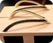 ツボ下がり真角に小桜柄印伝福林花緒　花緒