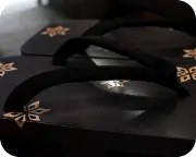 紋紗塗り大角に黒無地タピール丸花緒　花緒