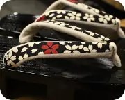 黒捌き芳町に花柄福林花緒　花緒