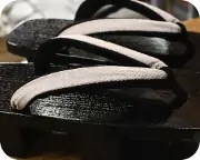 黒捌き芳町に麻の葉柄シルク印伝花緒　花緒