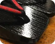 黒捌き相千両に小桜柄印伝福林花緒　前壷