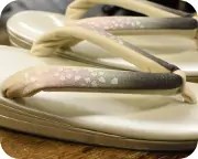 １の３枚芯本革草履にぼかし花柄福林花緒　花緒