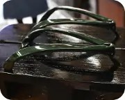 黒捌き芳町にエナメル丸花緒　花緒
