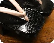 捌き芳町にビニール無地花緒　前壷