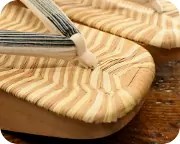 縞表付大千両に縞柄福林花緒　前壷